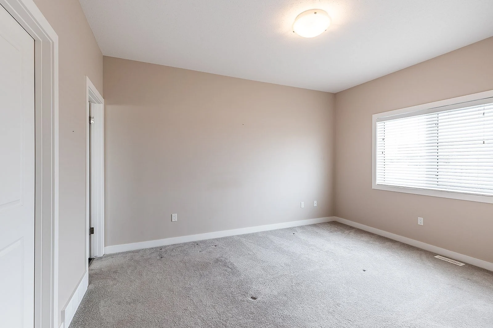 802 350 Somerside Rd SE-27.jpg