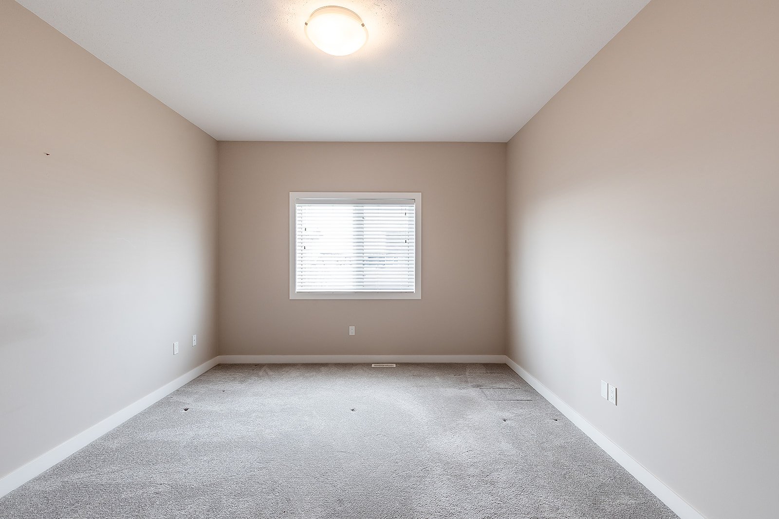 802 350 Somerside Rd SE-28.jpg