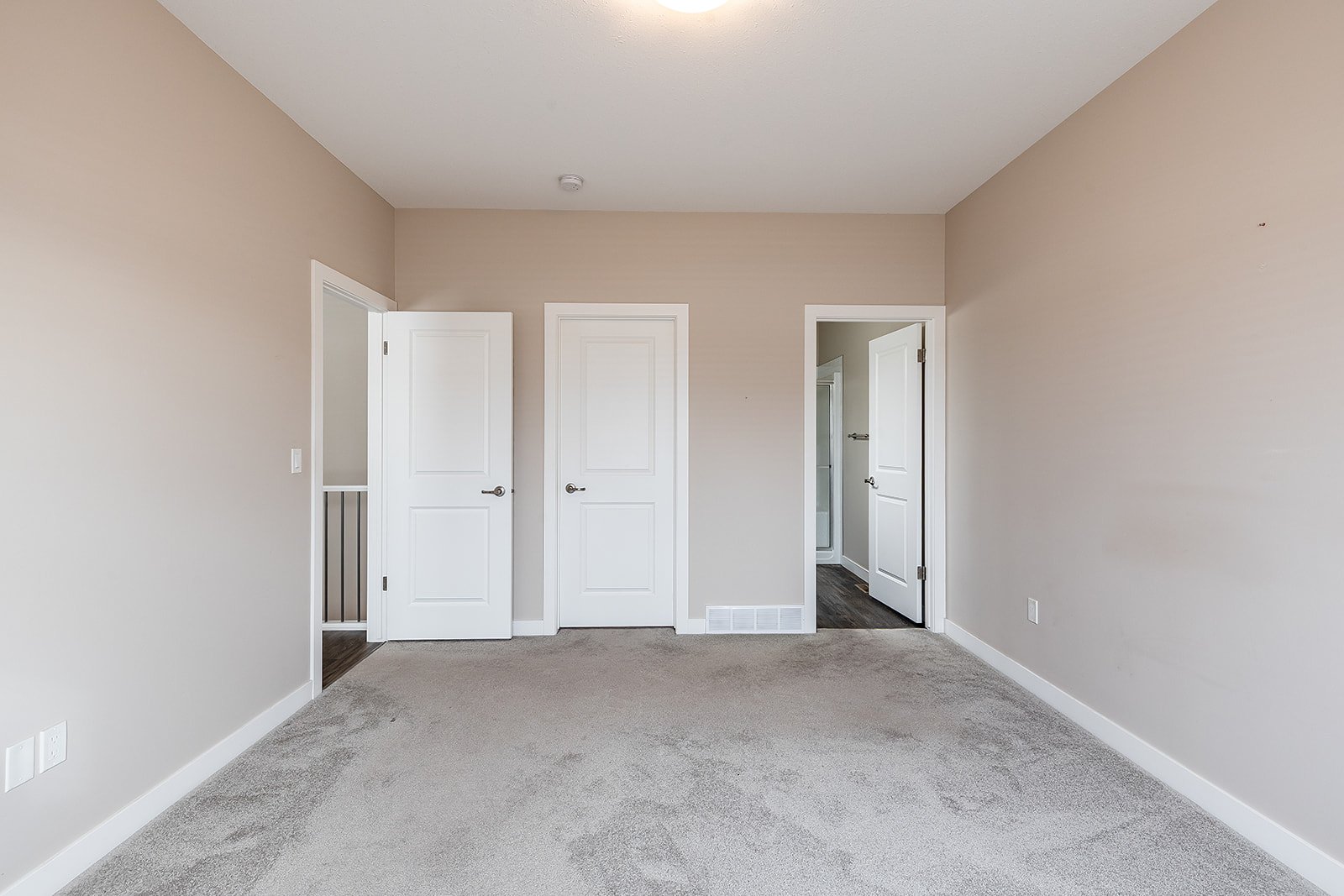 802 350 Somerside Rd SE-29.jpg