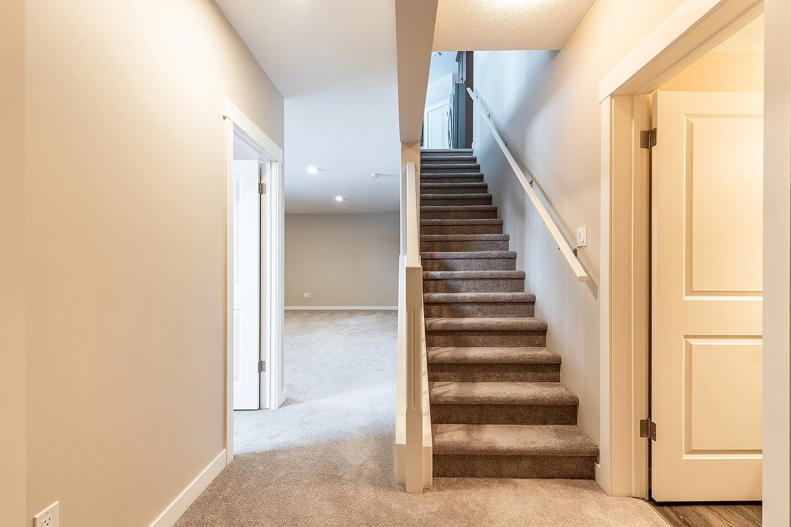 802 350 Somerside Rd SE-33.jpg