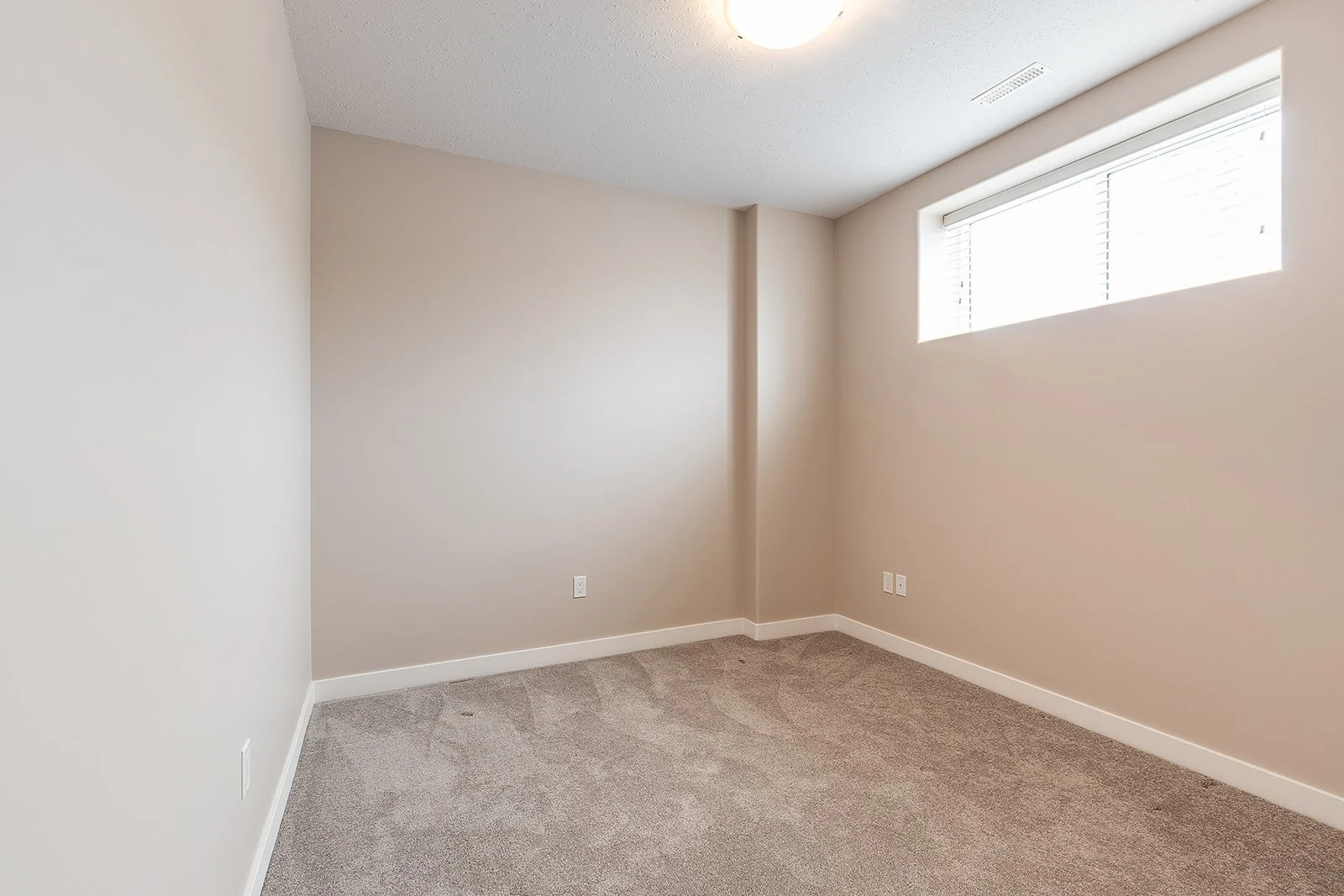 802 350 Somerside Rd SE-34.jpg