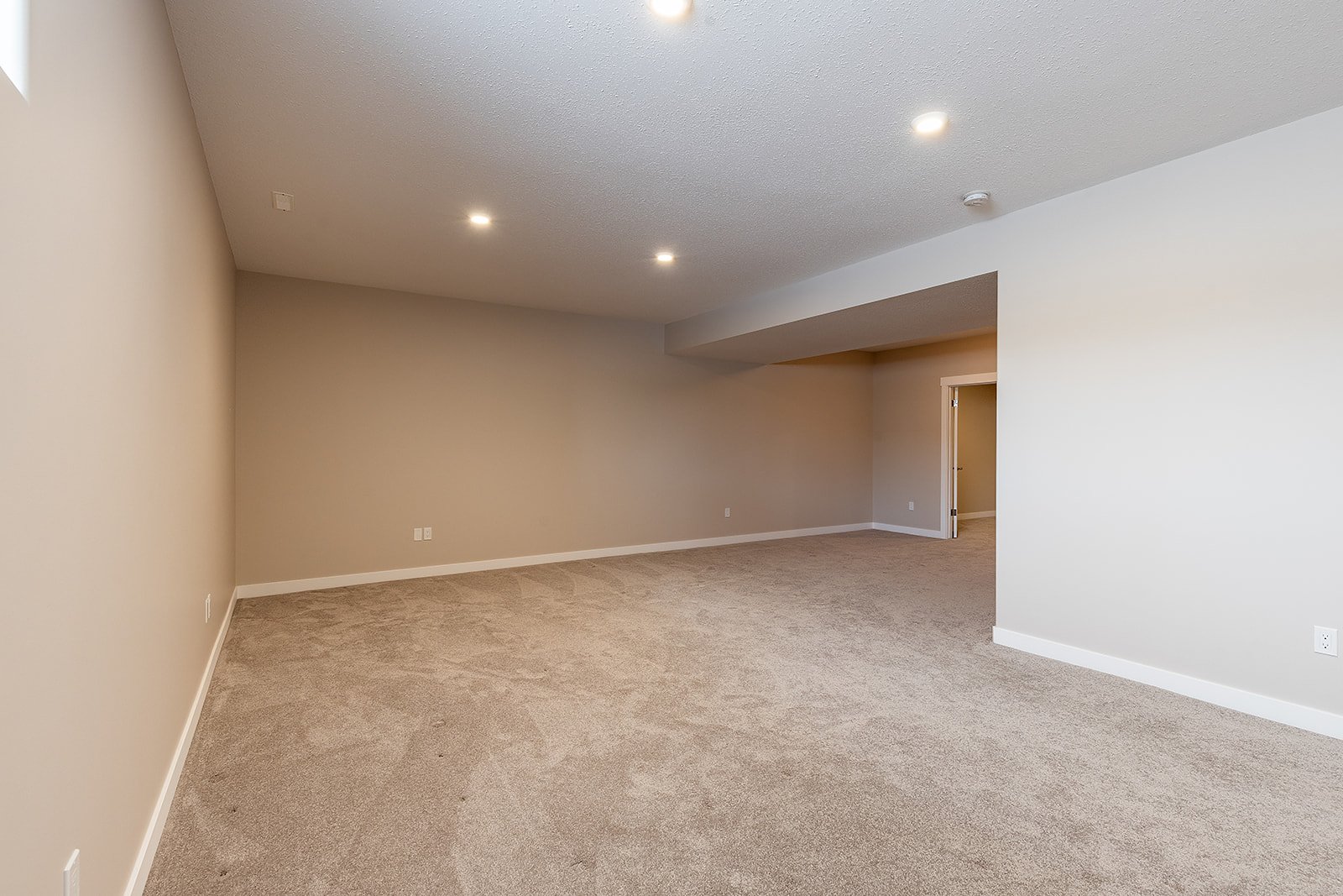 802 350 Somerside Rd SE-36.jpg