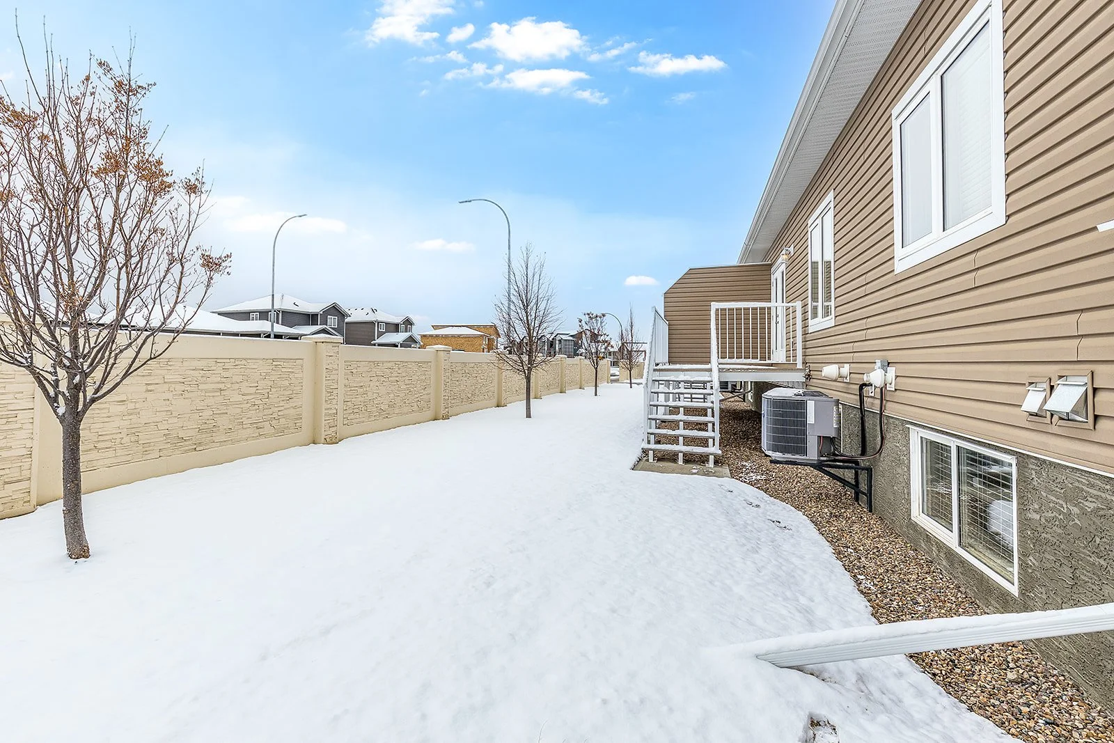 802 350 Somerside Rd SE-46.jpg