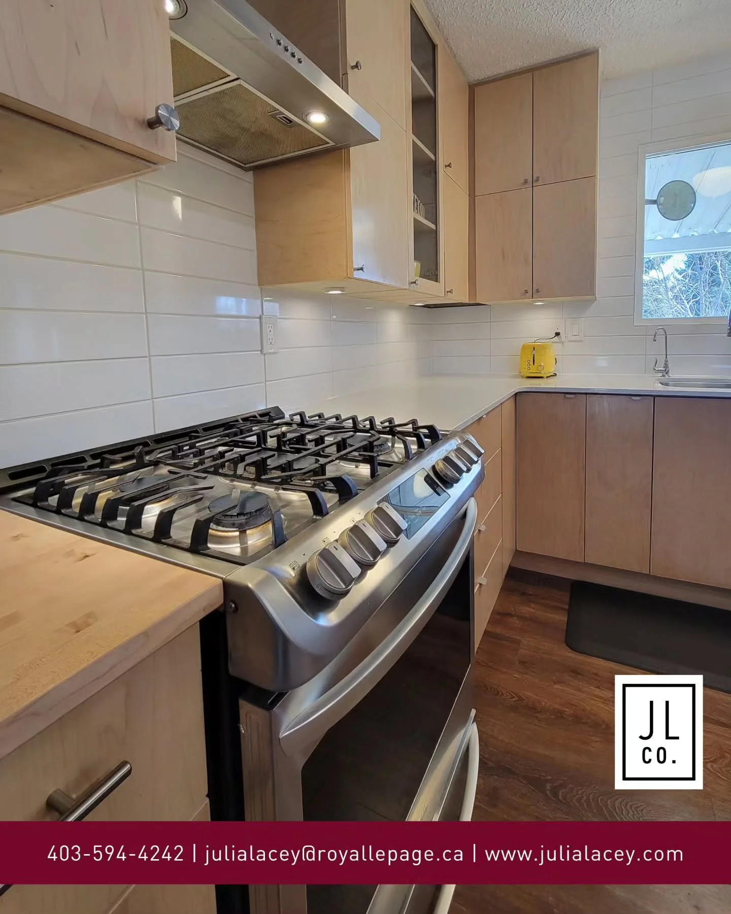 ✨️ COMING&nbsp;SOON&nbsp;✨

Think renovated kitchen, beautiful mature landscaping, and a backyard that opens onto green space.

Want more info before it hits the market? Comment "Renovated" below...