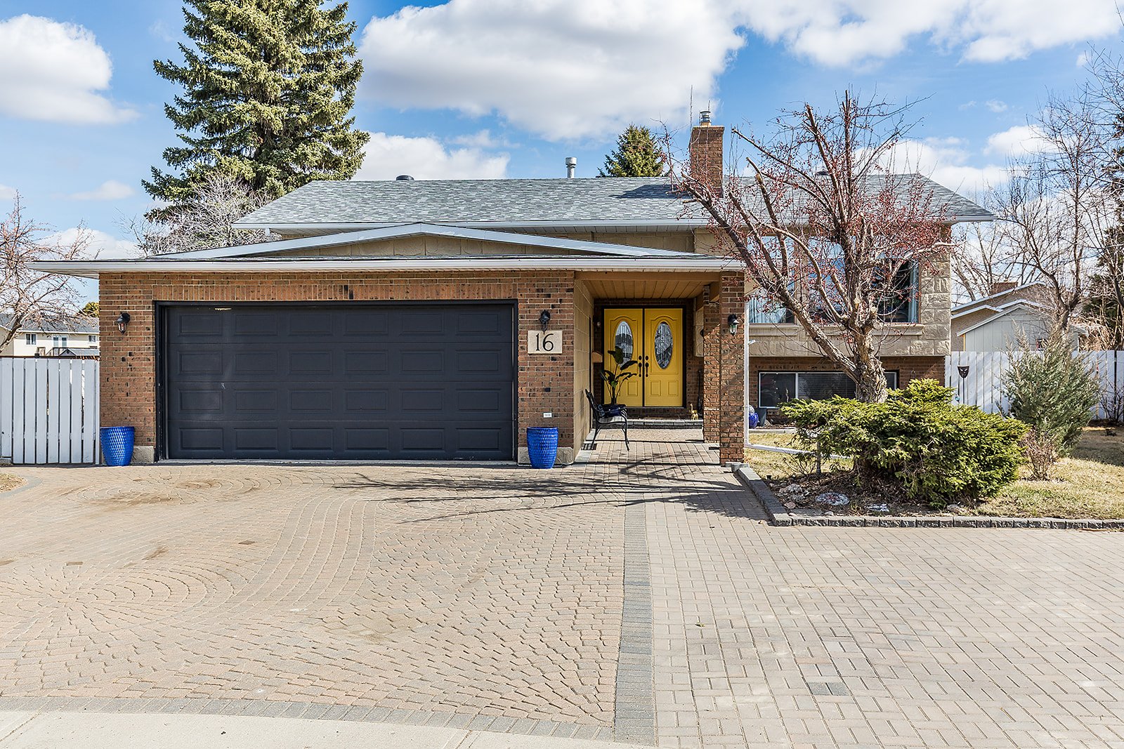 16 Rossland Ct SE-1.jpg