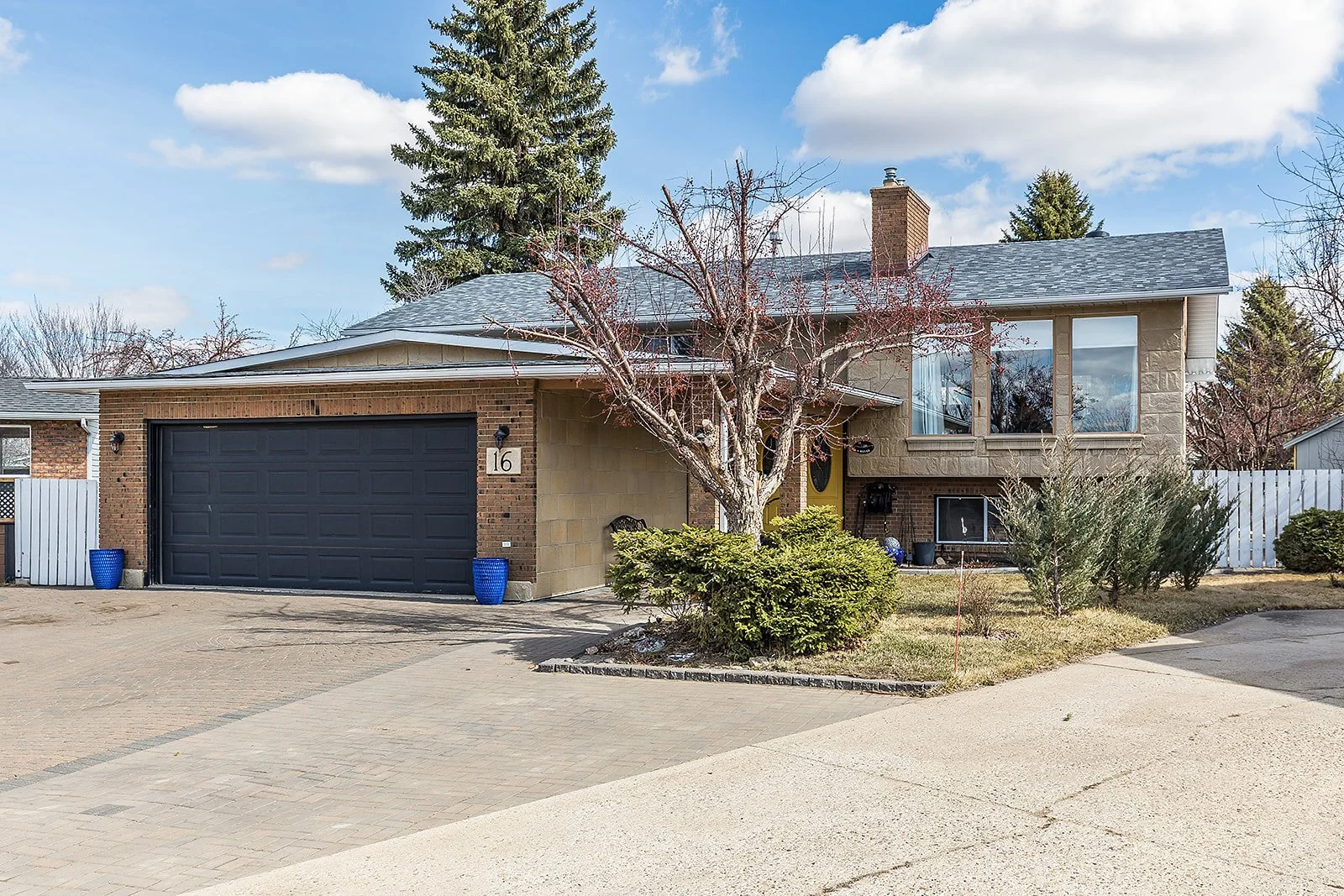 16 Rossland Ct SE-2.jpg