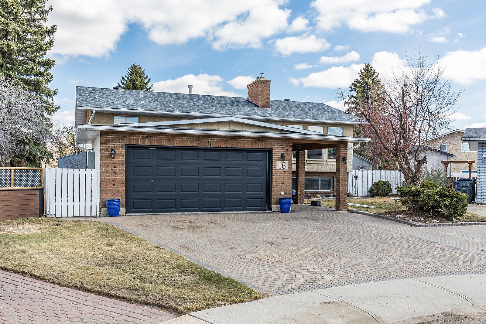 16 Rossland Ct SE-3.jpg