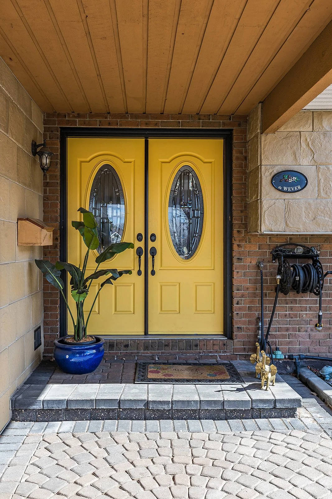 16 Rossland Ct SE-4.jpg