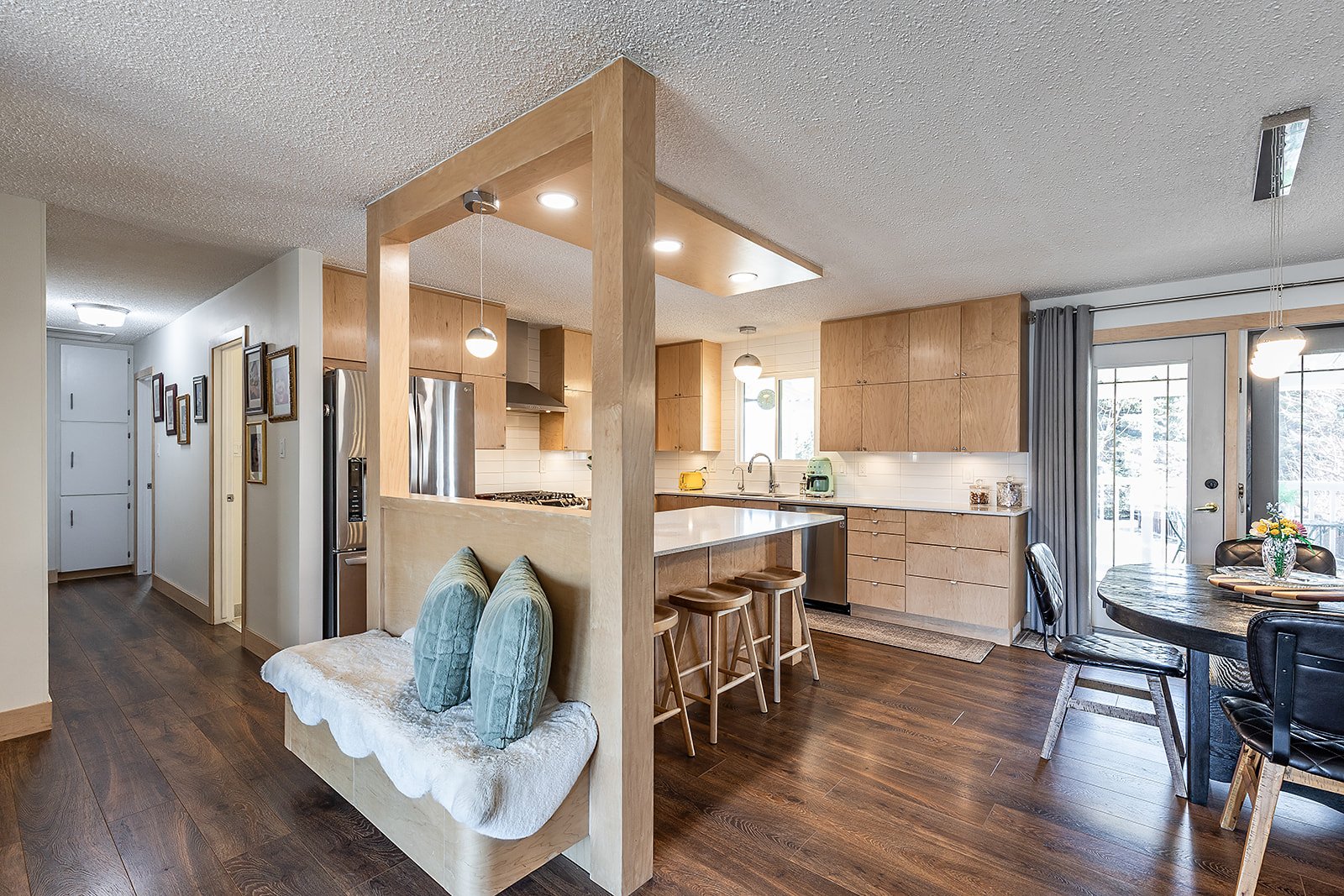 16 Rossland Ct SE-25.jpg