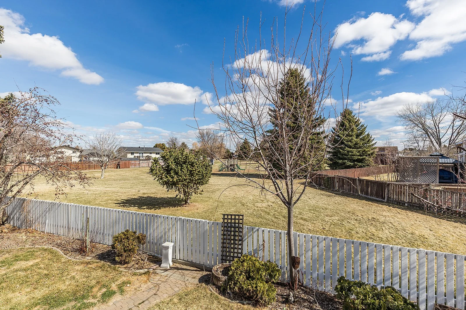 16 Rossland Ct SE-65.jpg