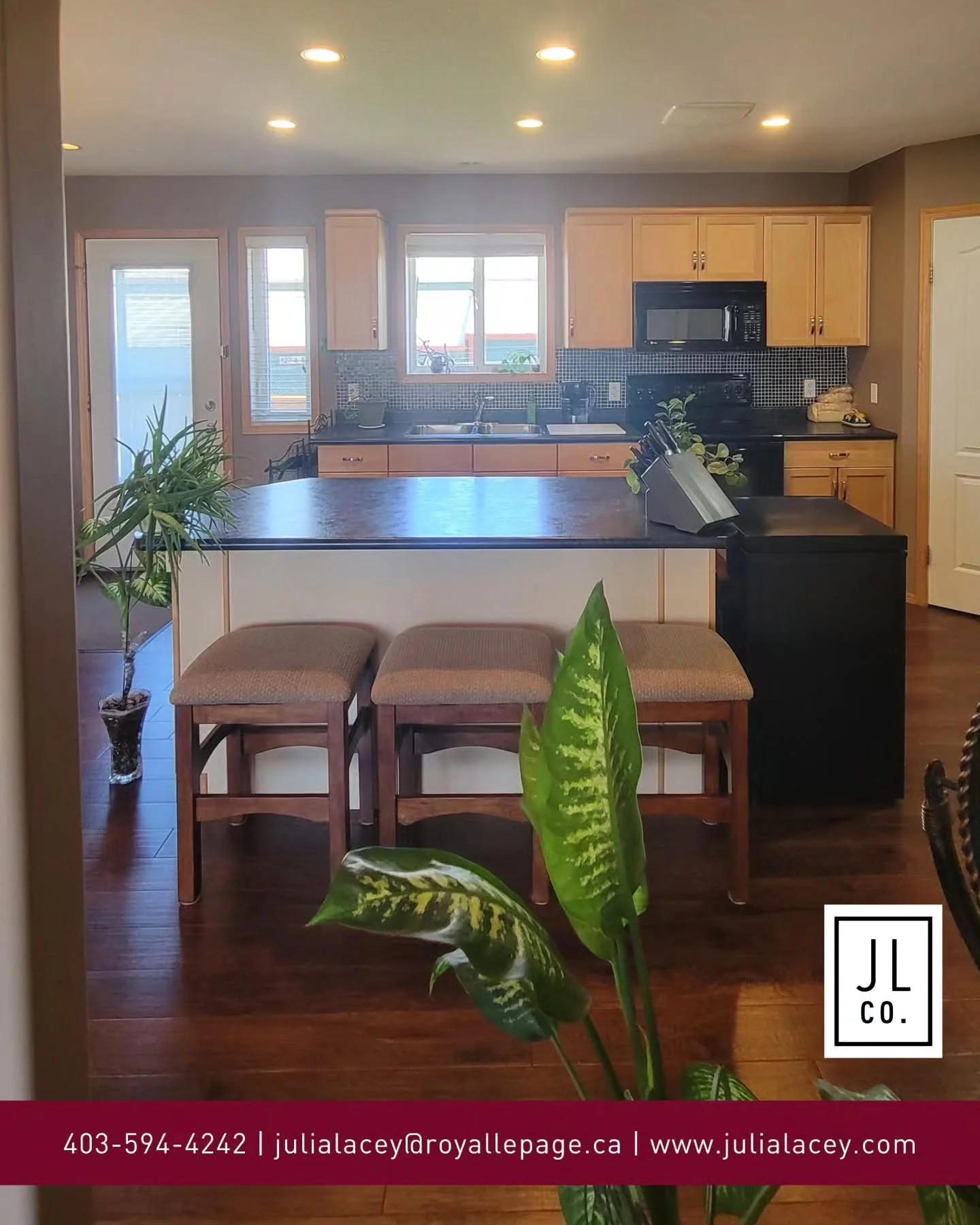 COMING SOON in Redcliff&nbsp;&nbsp;

A fully developed townhouse with 4 bedrooms, 2.5 baths, and a hard-to-beat price point 💥

Comment&nbsp;&ldquo;Townhouse&rdquo;&nbsp;and I&rsquo;ll DM you all the info!