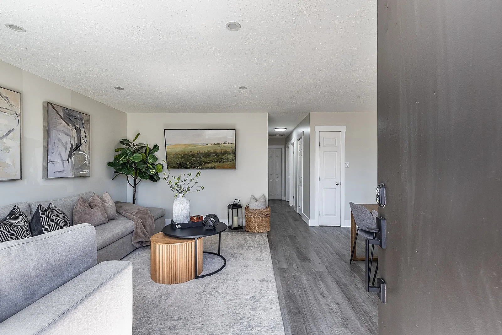 270 Shepherd Cres SE Interior-1.jpg