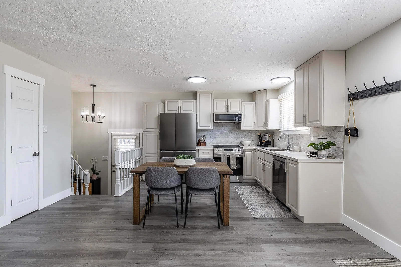 270 Shepherd Cres SE Interior-5.jpg