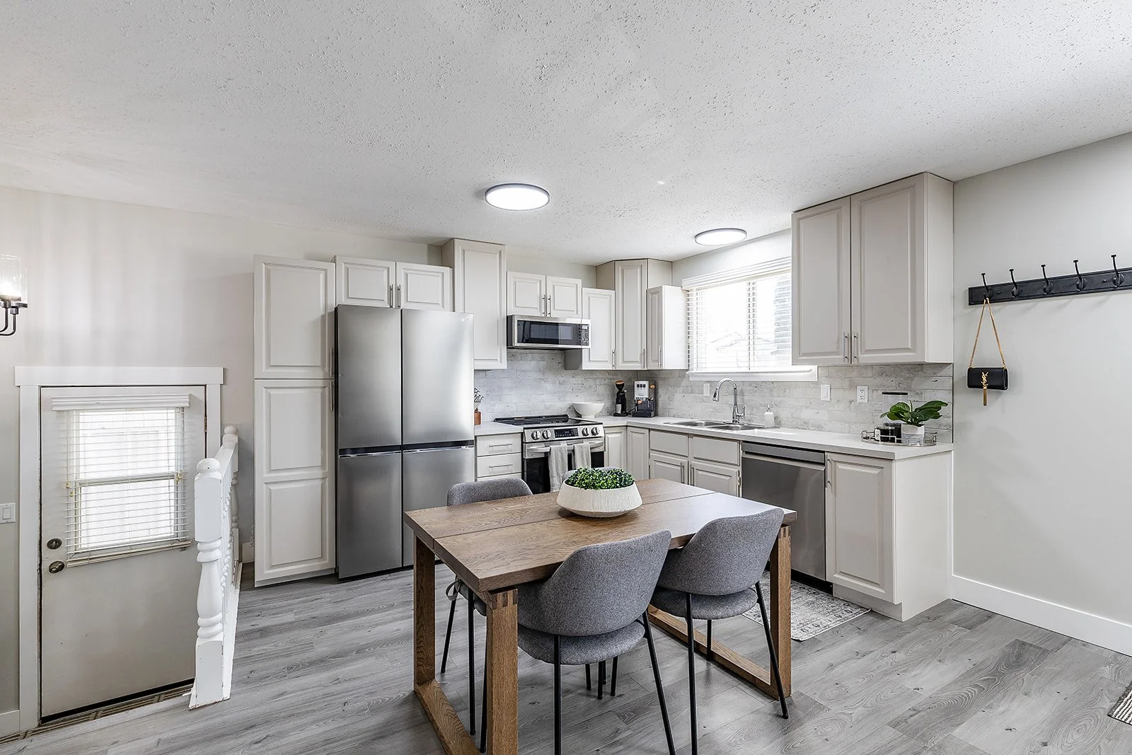 270 Shepherd Cres SE Interior-7.jpg