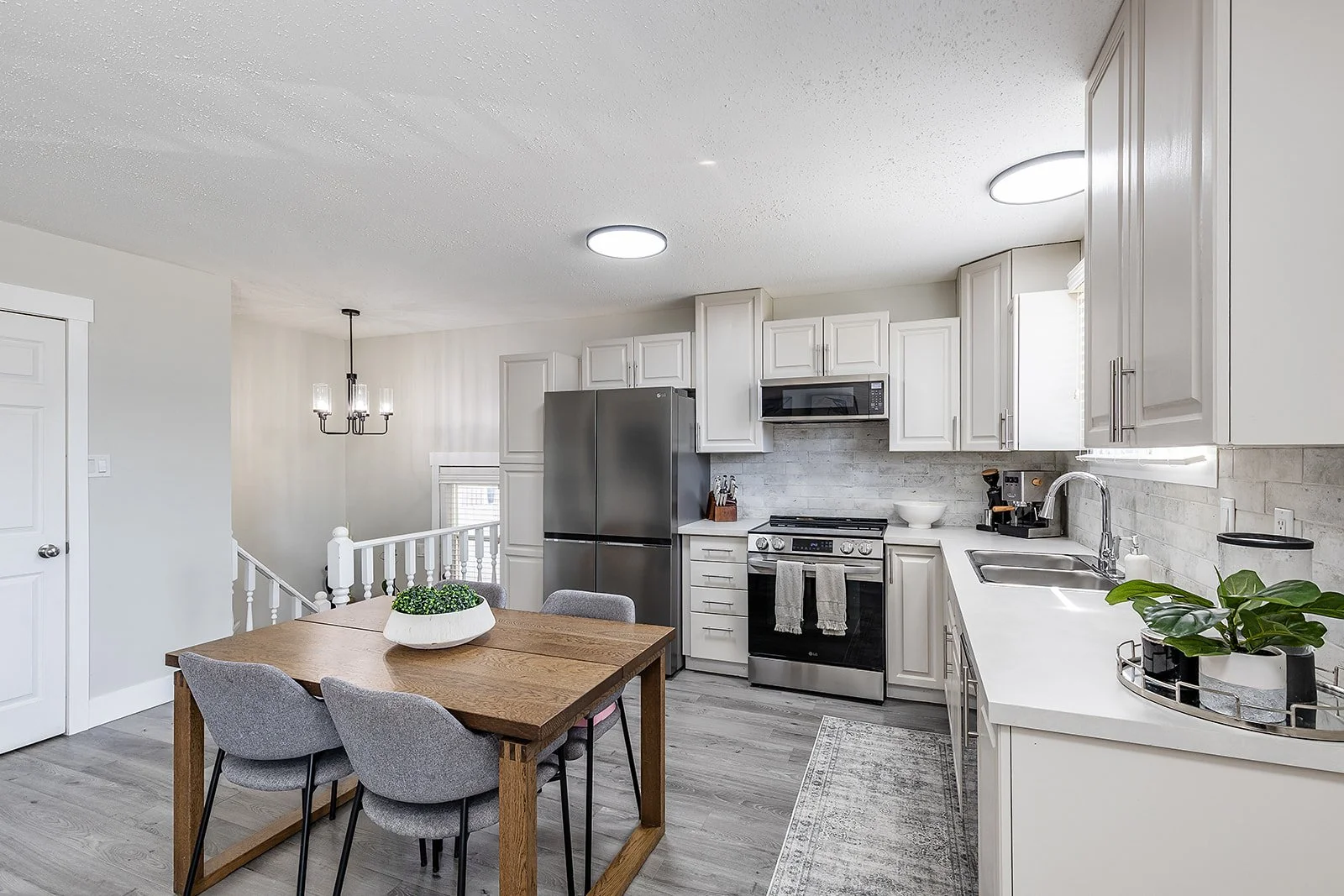 270 Shepherd Cres SE Interior-8.jpg