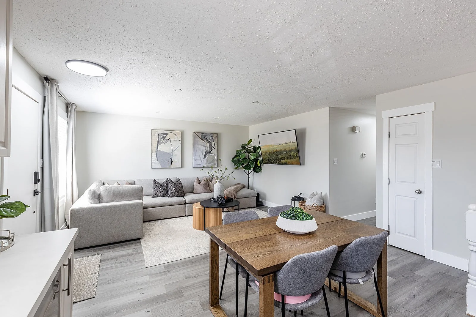 270 Shepherd Cres SE Interior-10.jpg