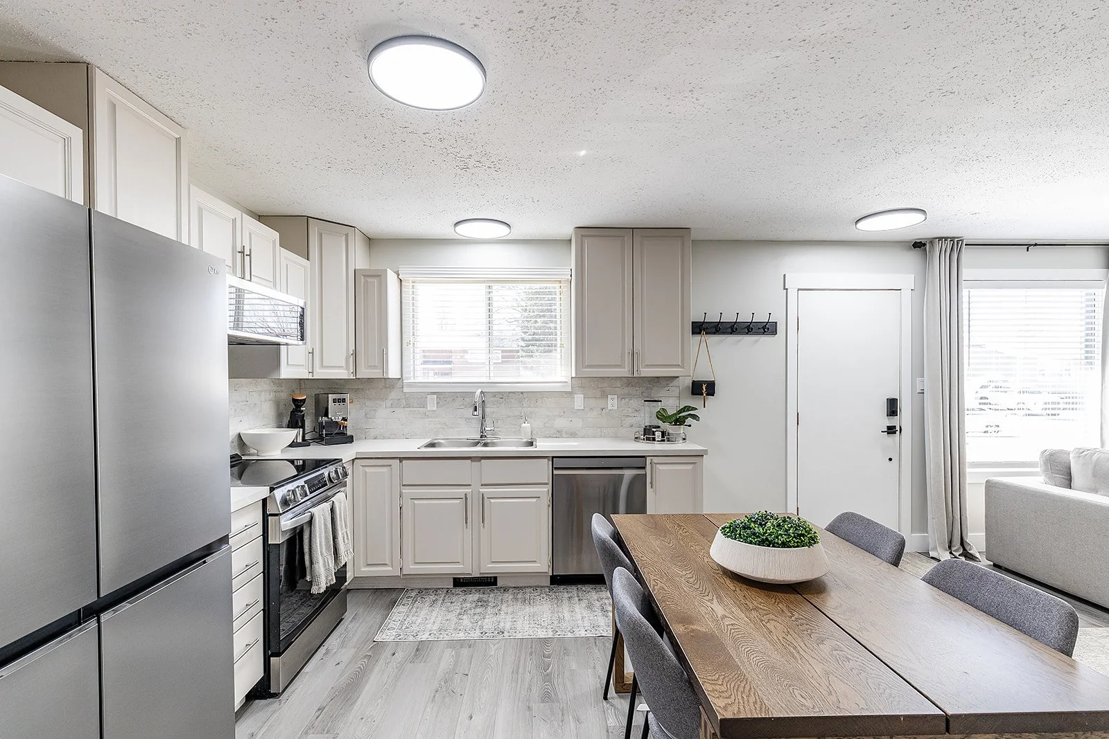 270 Shepherd Cres SE Interior-12.jpg