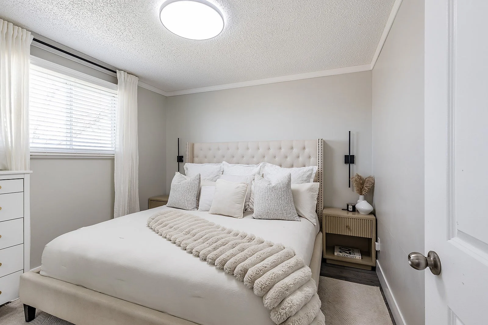 270 Shepherd Cres SE Interior-14.jpg