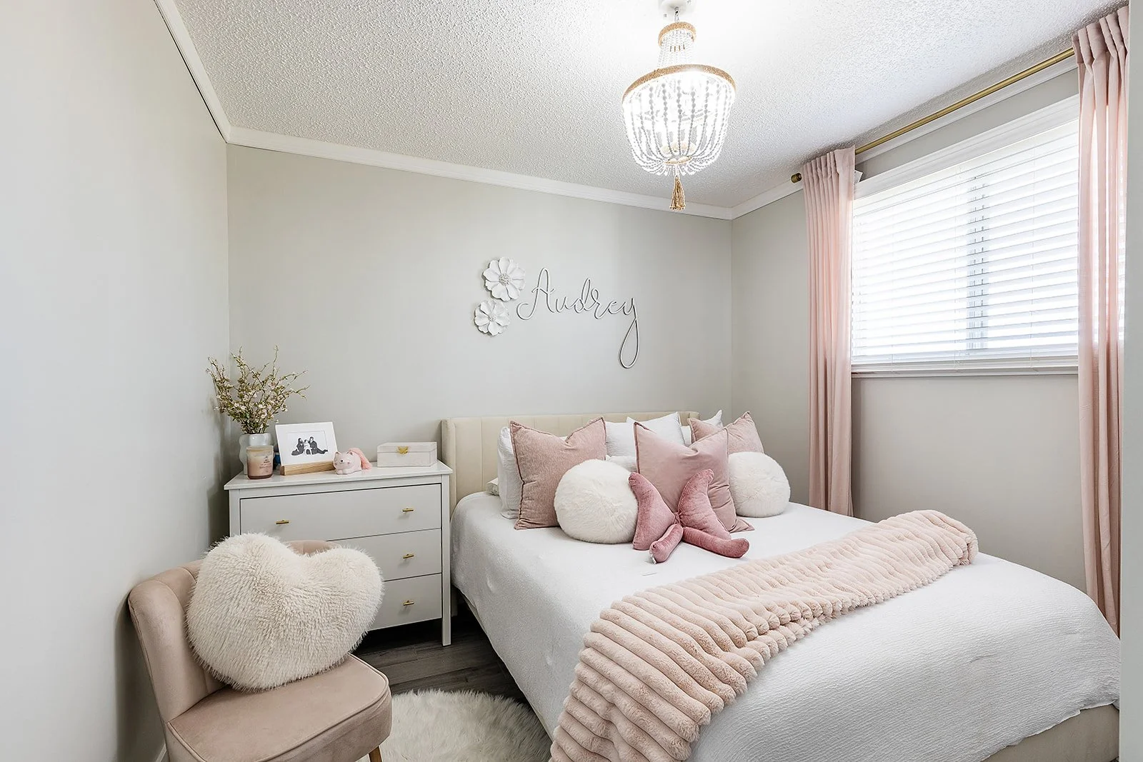 270 Shepherd Cres SE Interior-16.jpg