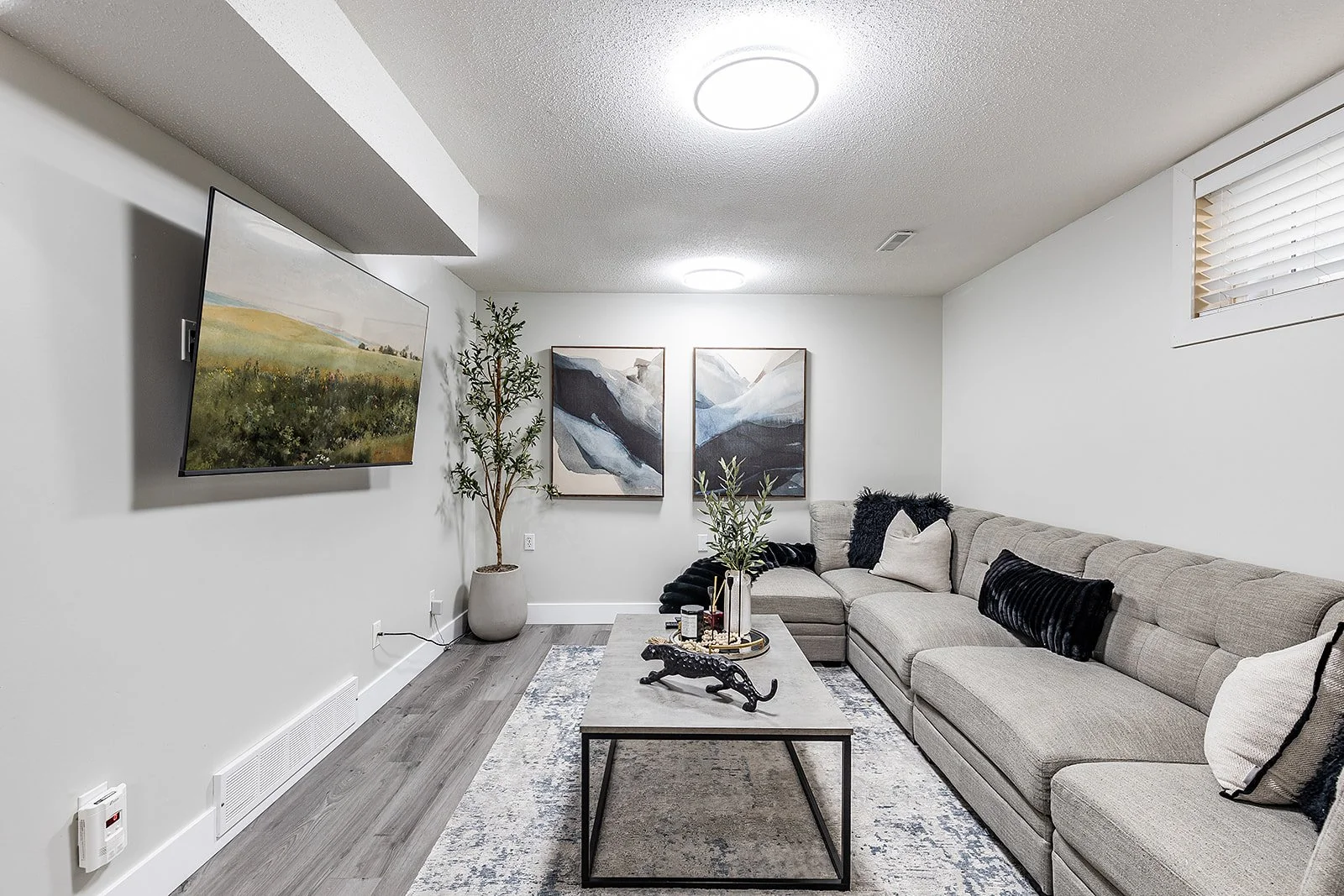 270 Shepherd Cres SE Interior-21.jpg