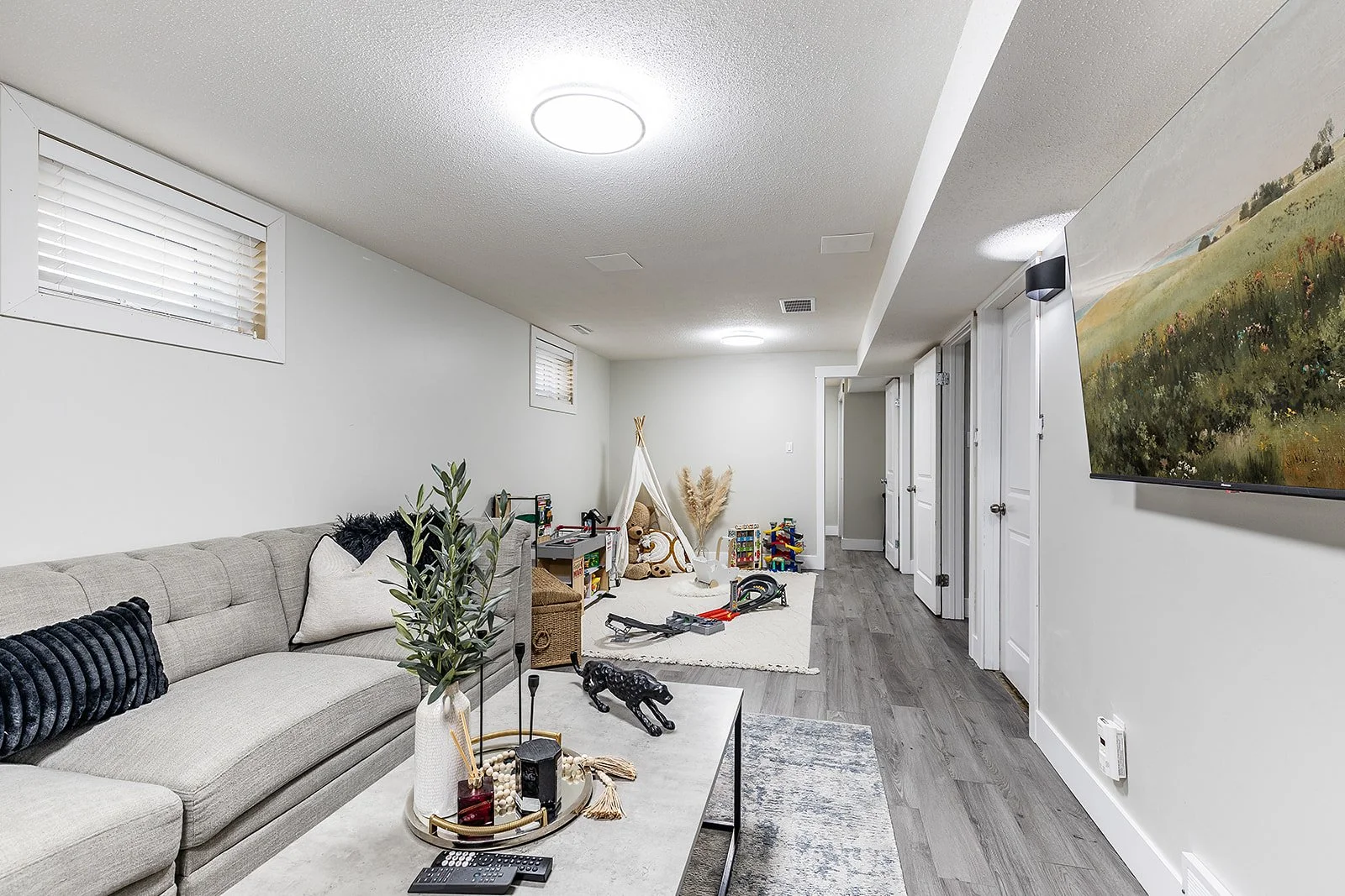 270 Shepherd Cres SE Interior-22.jpg