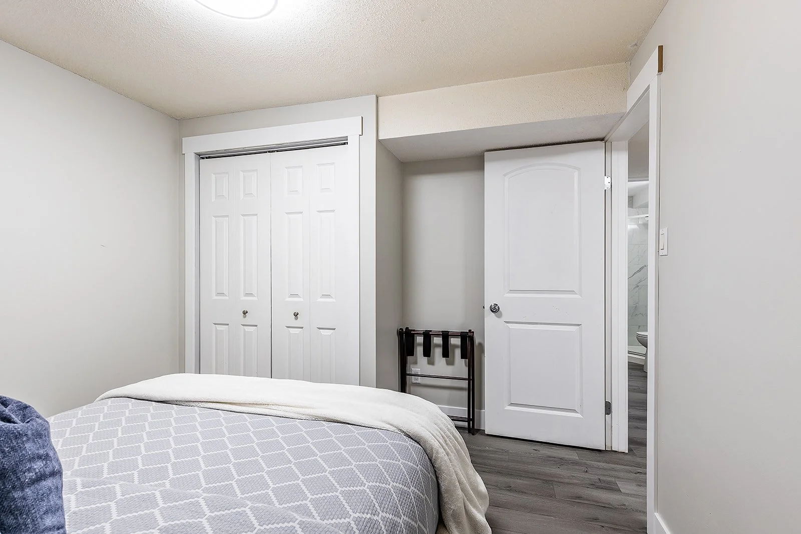 270 Shepherd Cres SE Interior-26.jpg