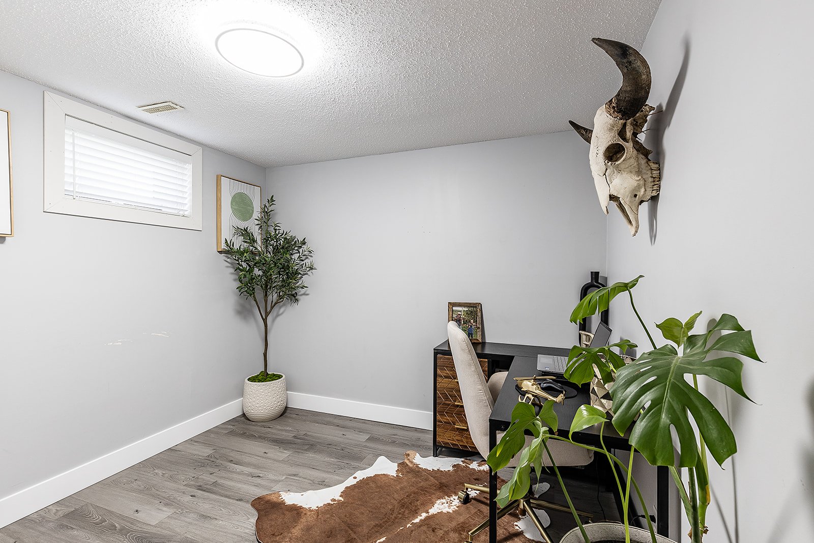 270 Shepherd Cres SE Interior-27.jpg