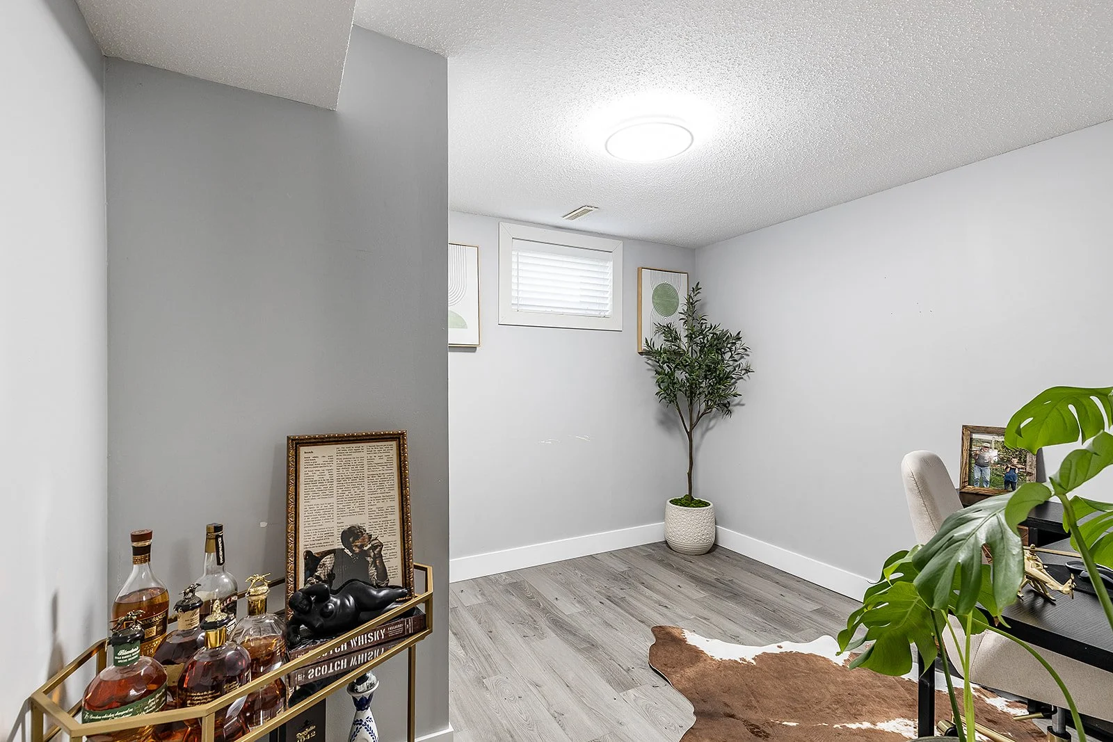 270 Shepherd Cres SE Interior-28.jpg