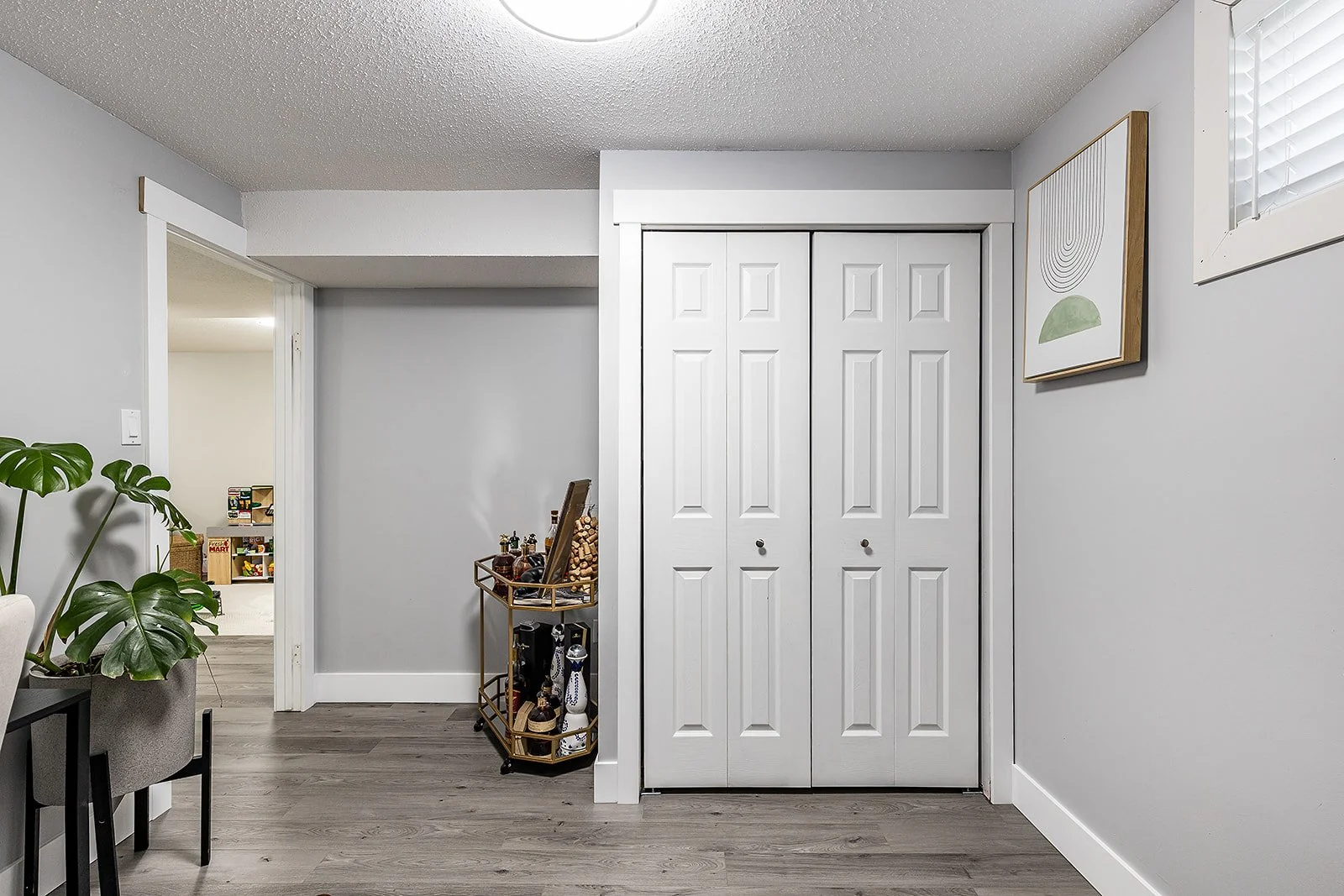 270 Shepherd Cres SE Interior-29.jpg