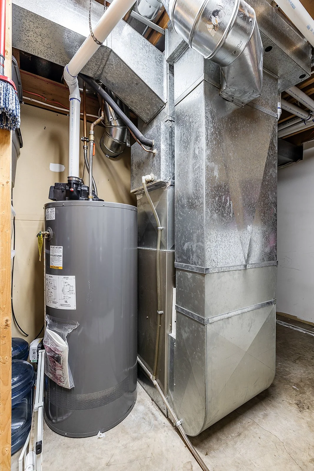 270 Shepherd Cres SE Interior-33.jpg