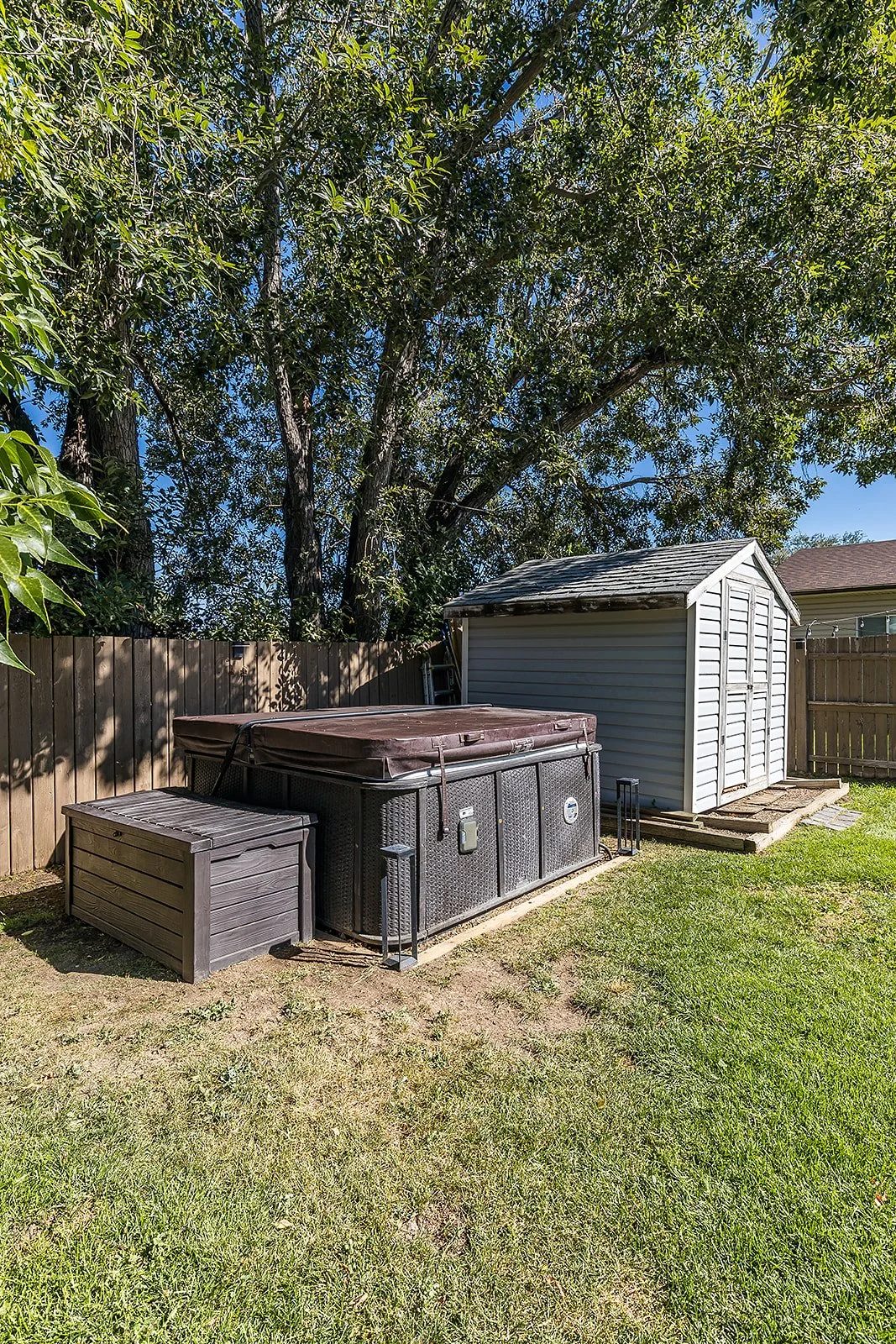 270 Shepherd Cres SE-1.jpg