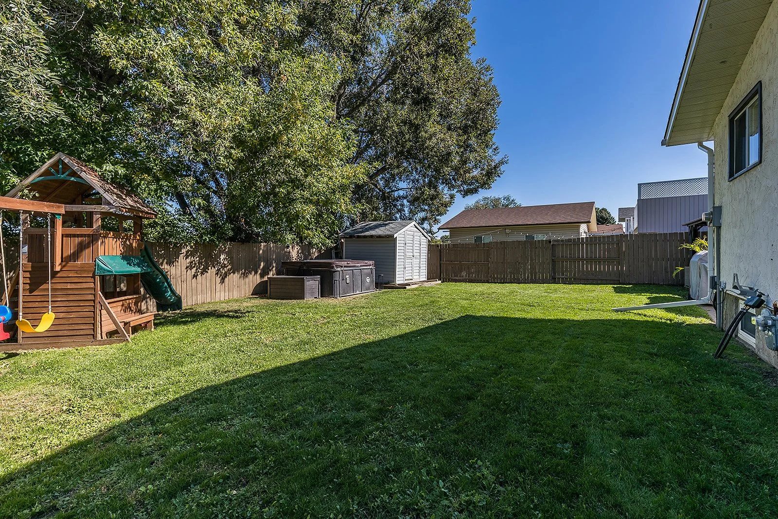 270 Shepherd Cres SE-4.jpg