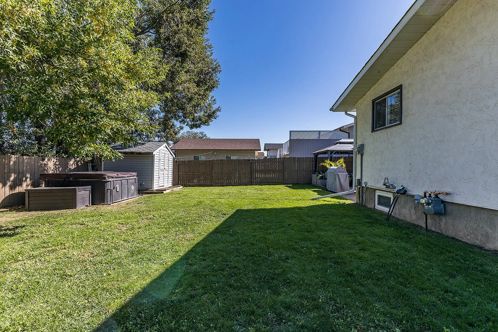 270 Shepherd Cres SE-7.jpg