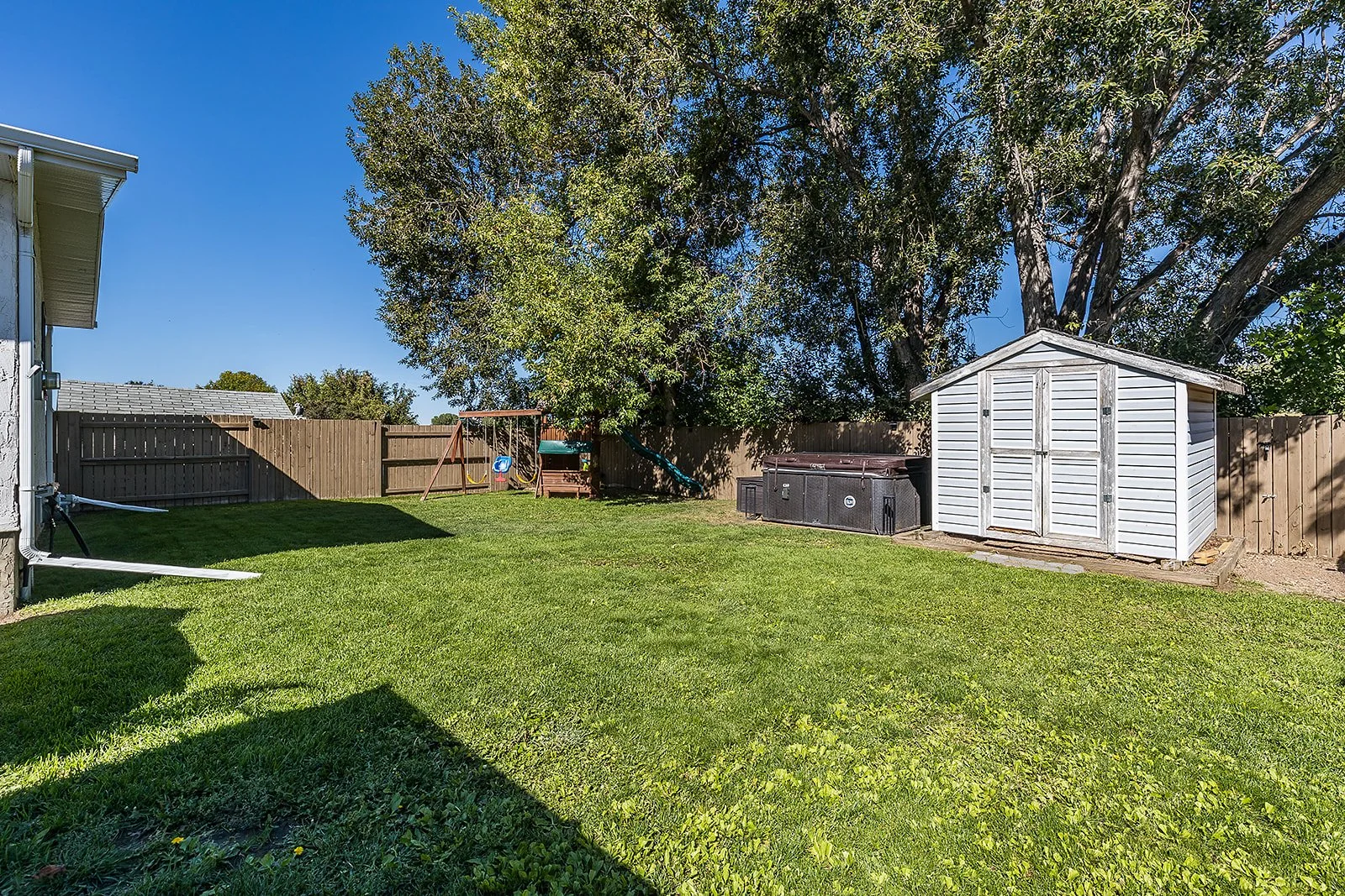 270 Shepherd Cres SE-10.jpg