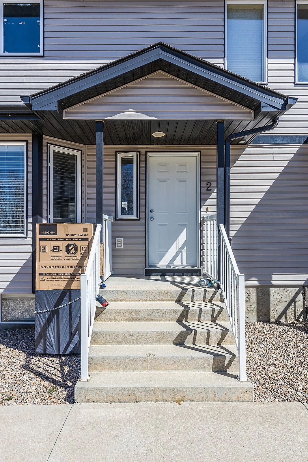2 128 3 St NE-1.jpg