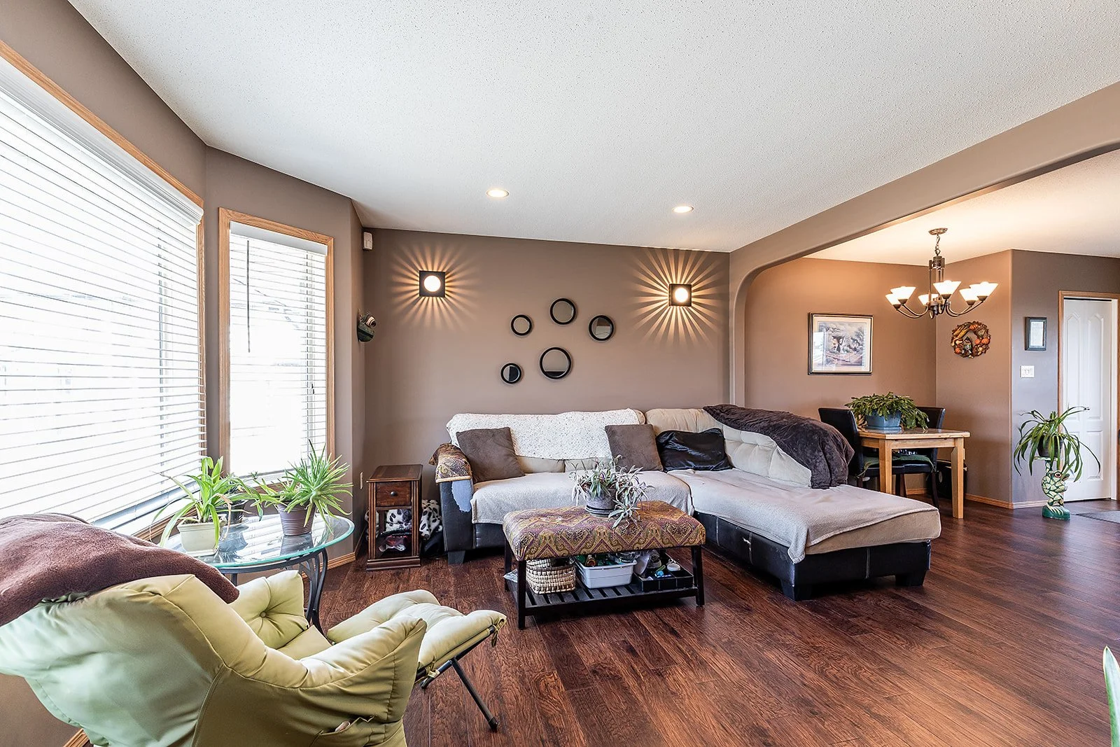 2 128 3 St NE-10.jpg