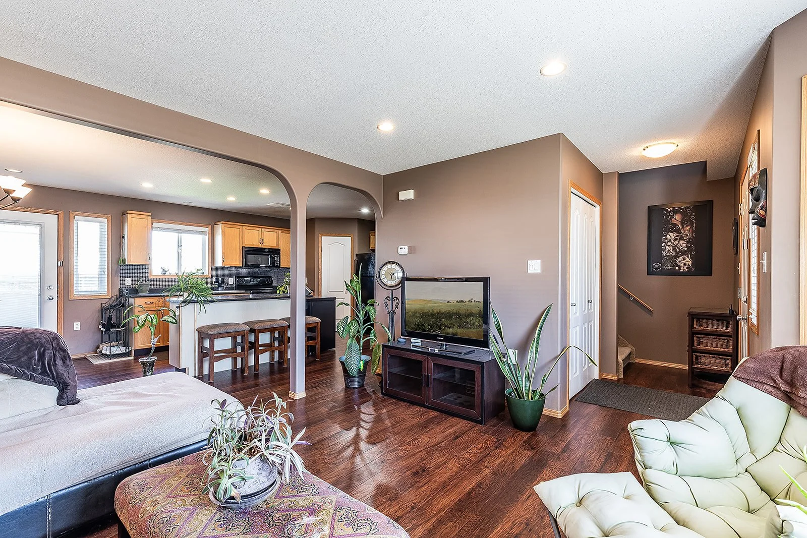 2 128 3 St NE-12.jpg