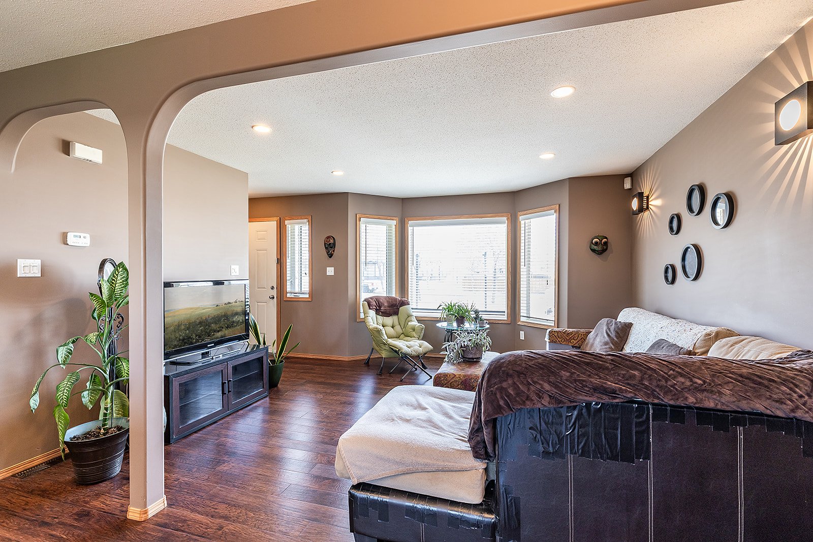 2 128 3 St NE-14.jpg