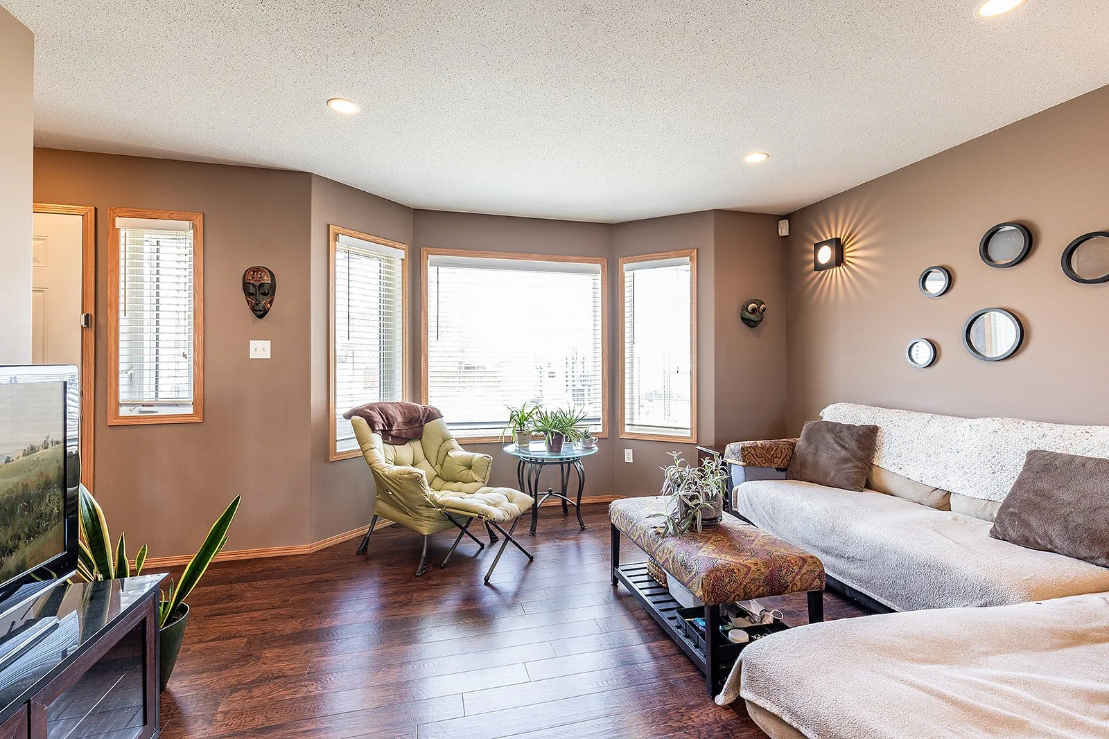 2 128 3 St NE-15.jpg