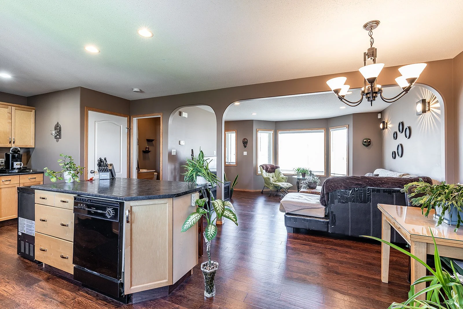 2 128 3 St NE-20.jpg