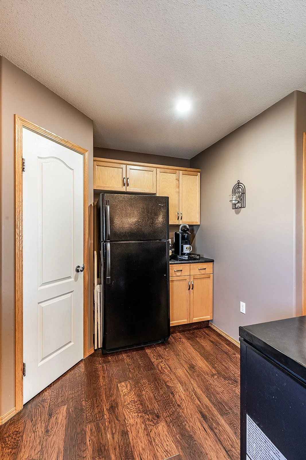 2 128 3 St NE-23.jpg