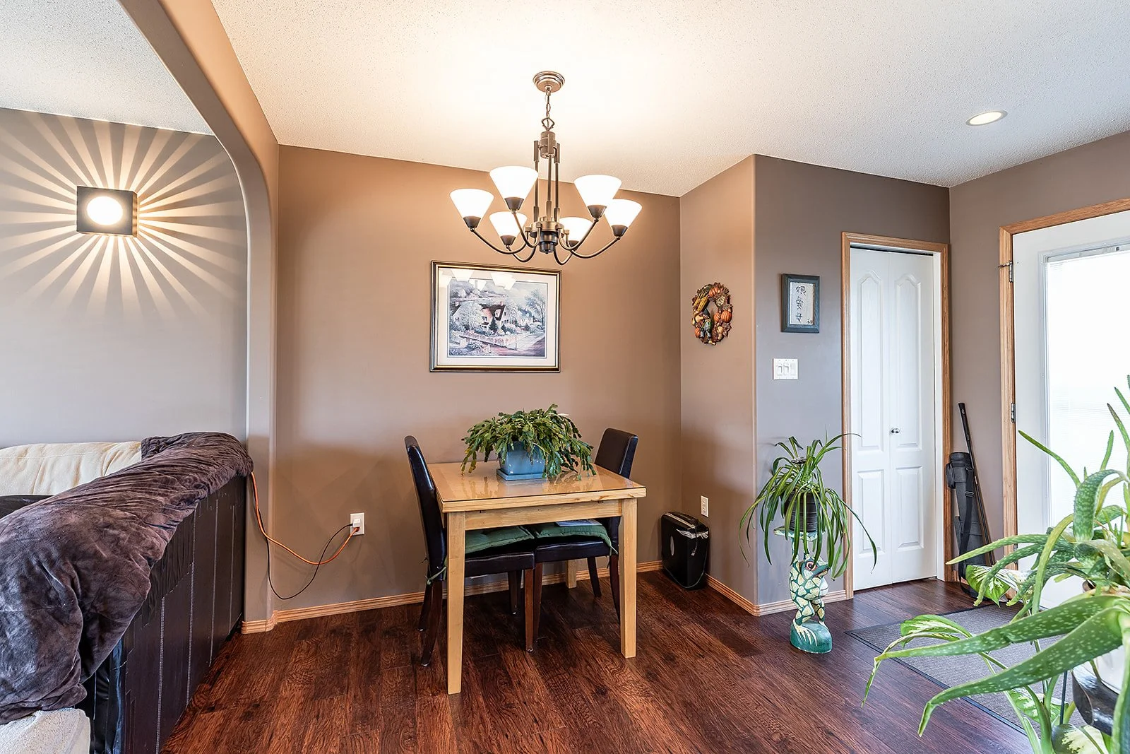 2 128 3 St NE-25.jpg