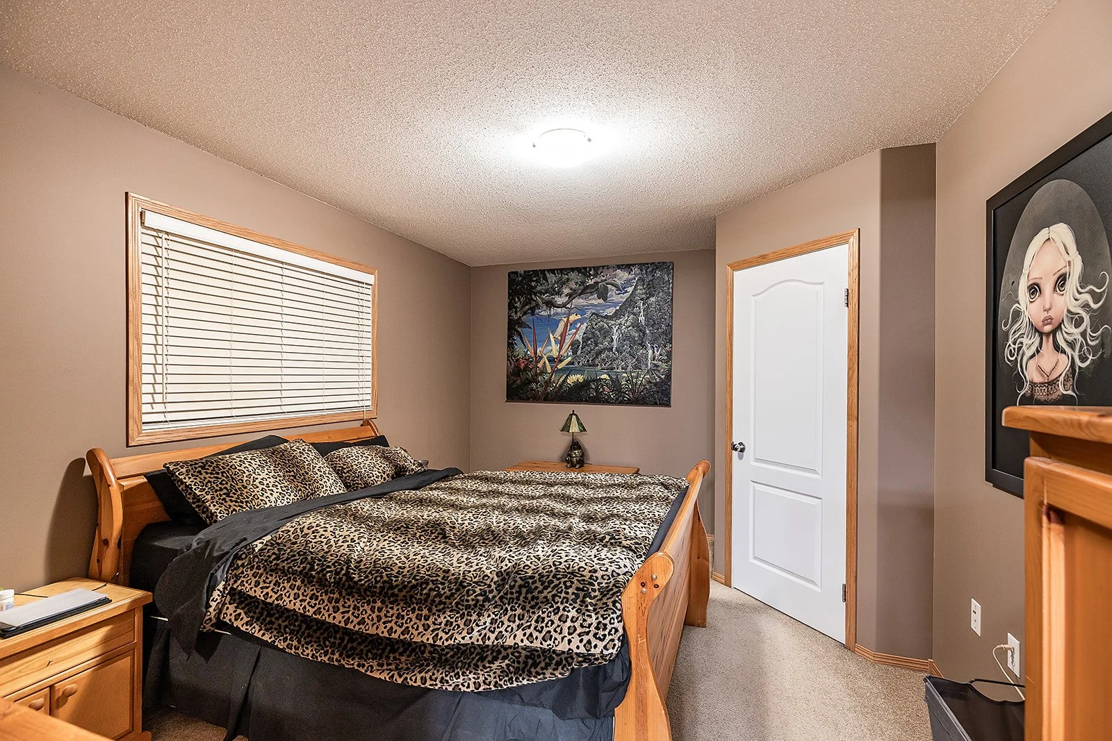 2 128 3 St NE-28.jpg