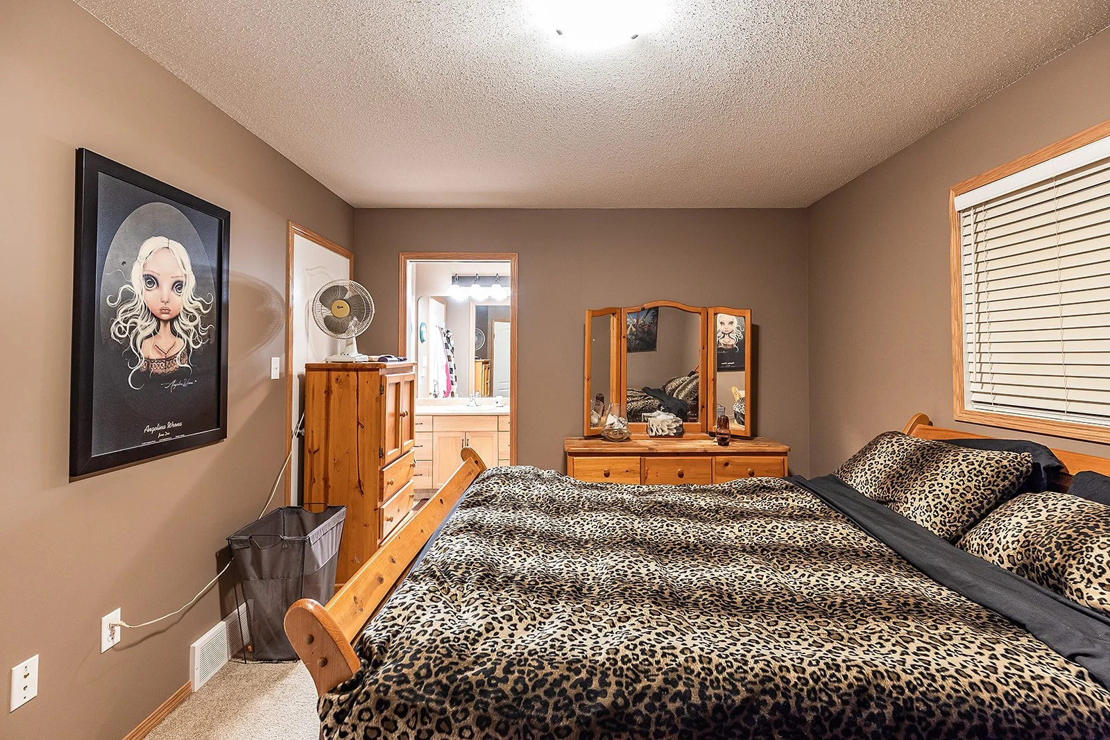 2 128 3 St NE-29.jpg