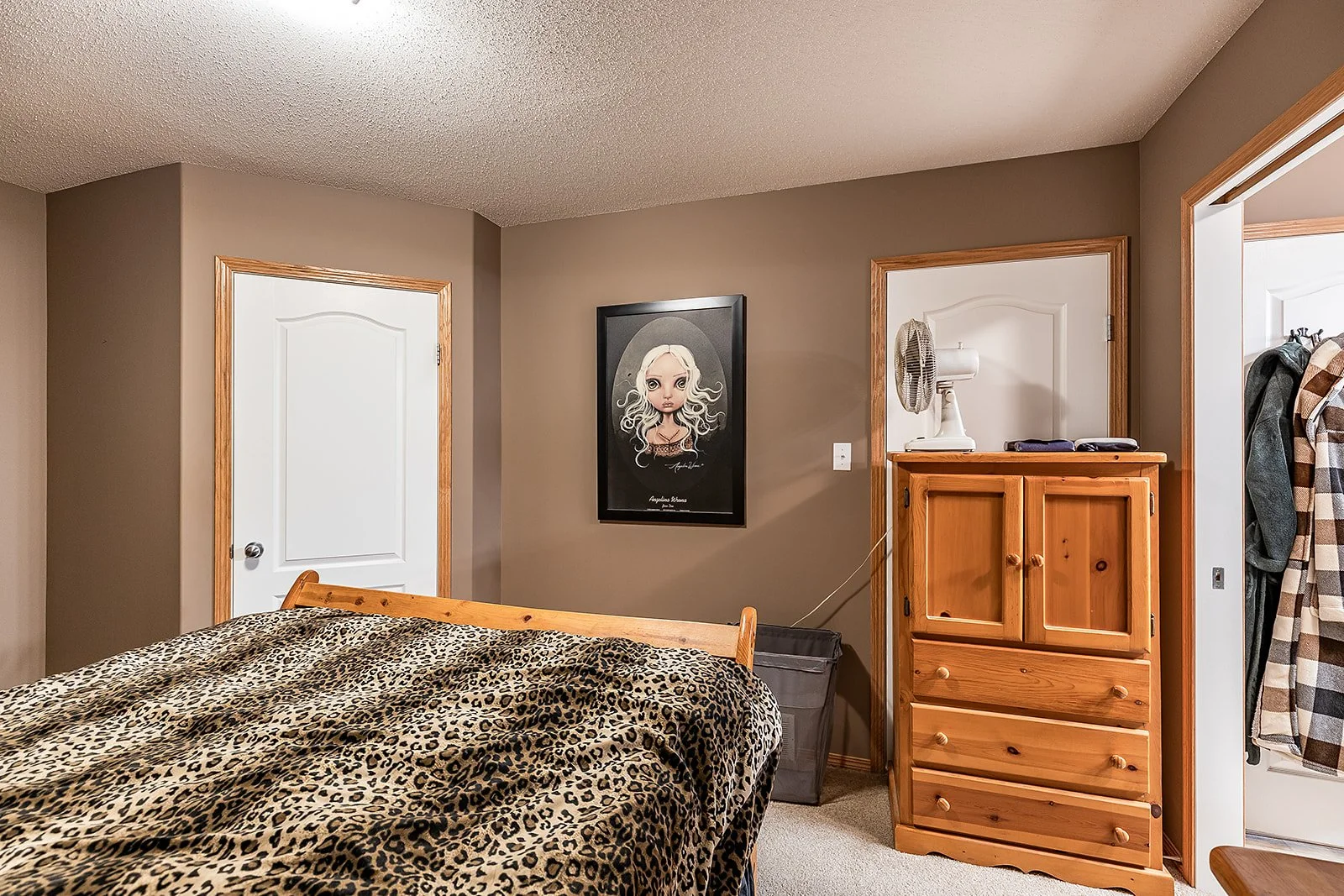 2 128 3 St NE-30.jpg