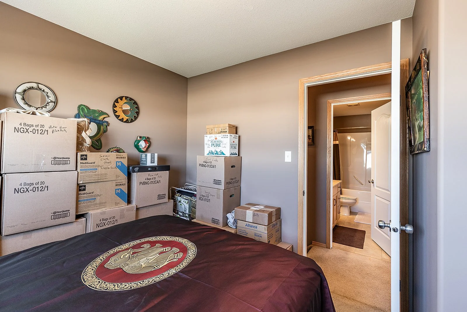 2 128 3 St NE-33.jpg