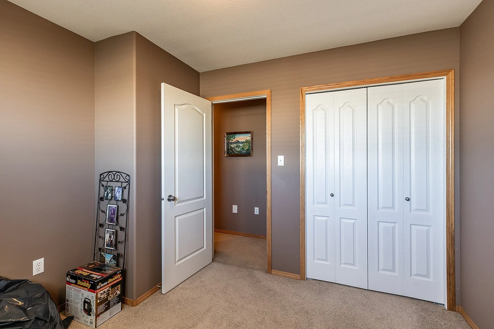 2 128 3 St NE-36.jpg