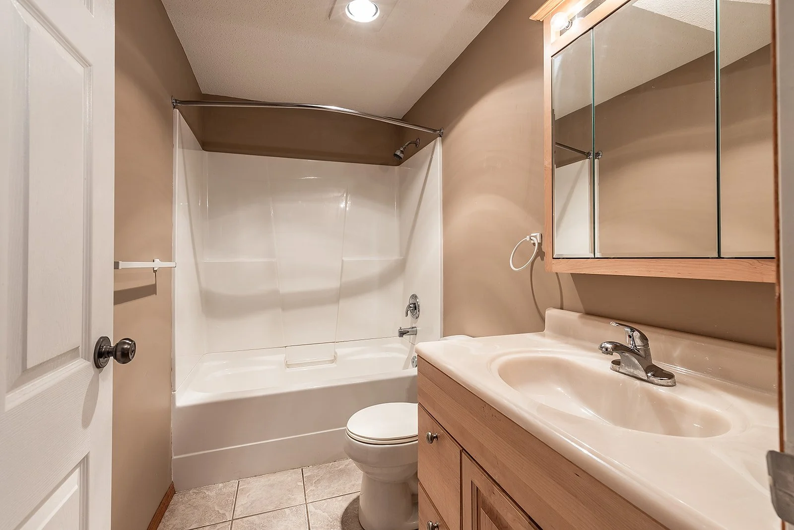 2 128 3 St NE-40.jpg