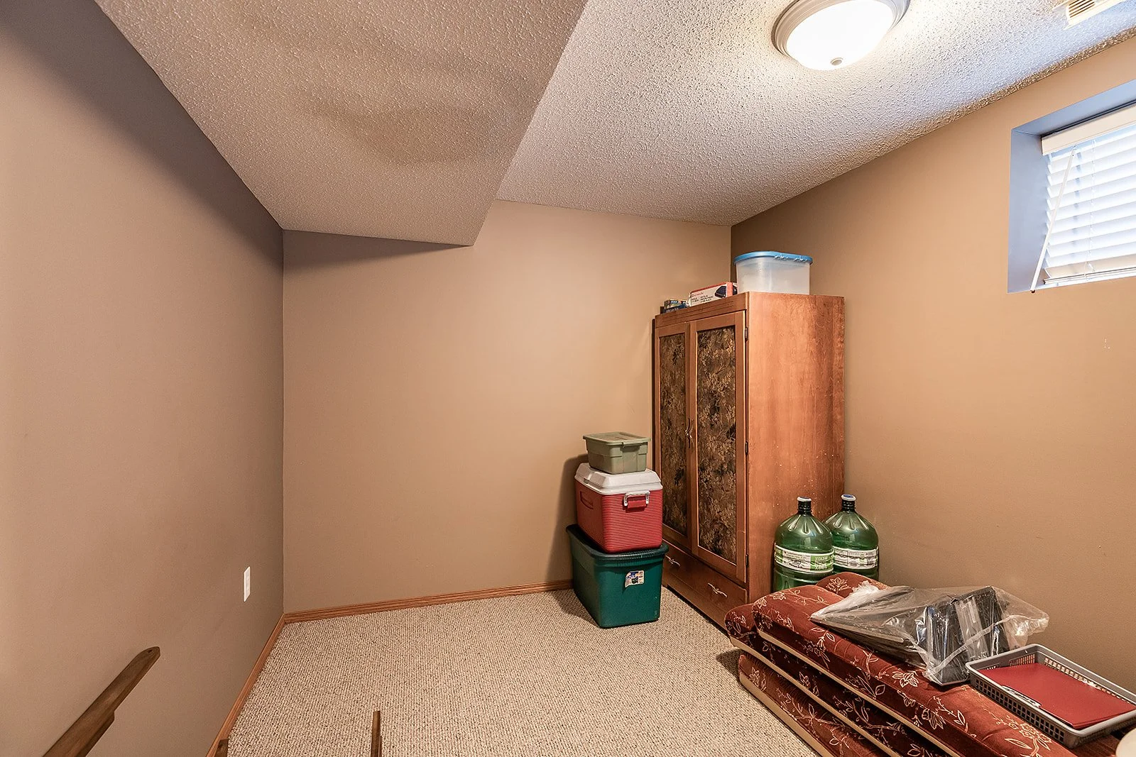 2 128 3 St NE-41.jpg