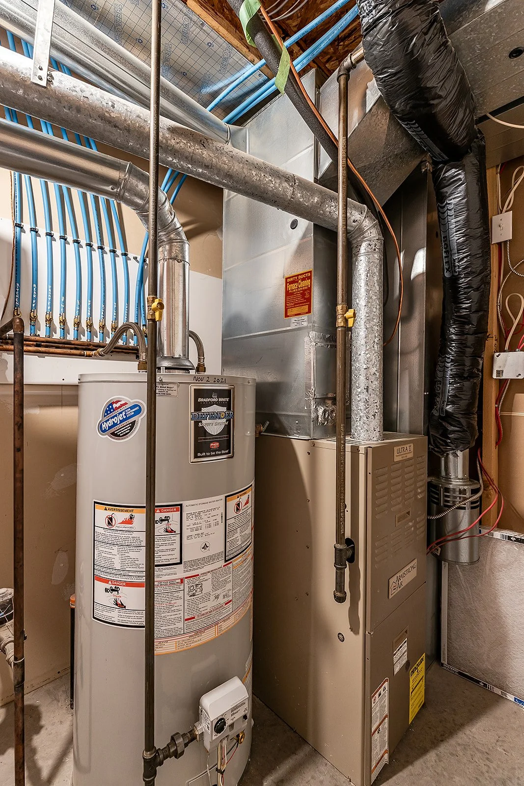 2 128 3 St NE-43.jpg